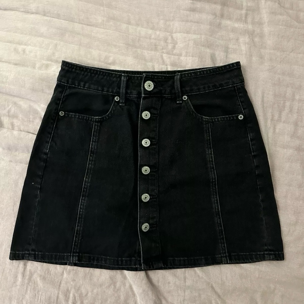 American Eagle Black Size 2 Classic Black Denim Skirt